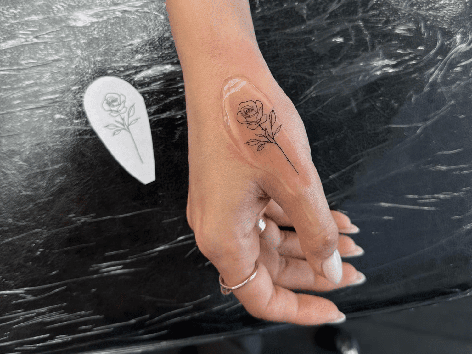Tattoo on the Side of Hand – Aftercare Secrets for Long-Lasting Beauty